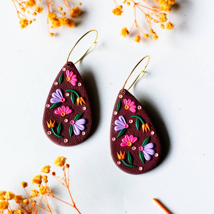 Slow Day Studios - Vendita all'ingrosso Orecchini pendenti - Orecchini a cerchio in argilla polimerica a goccia floreale - Borgogna