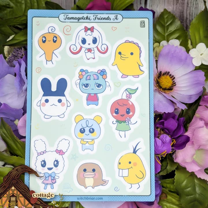 Tama Friends Et Finurligt Klistermærke til Laptop/Vandflaske for engroshandel hos Witchbriar Cottage