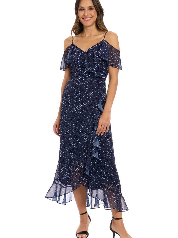 MAXI AVVOLGENTE CON VOLANT E SPALLE SCOPERTE per la vendita all'ingrosso da parte di Maggy London Group