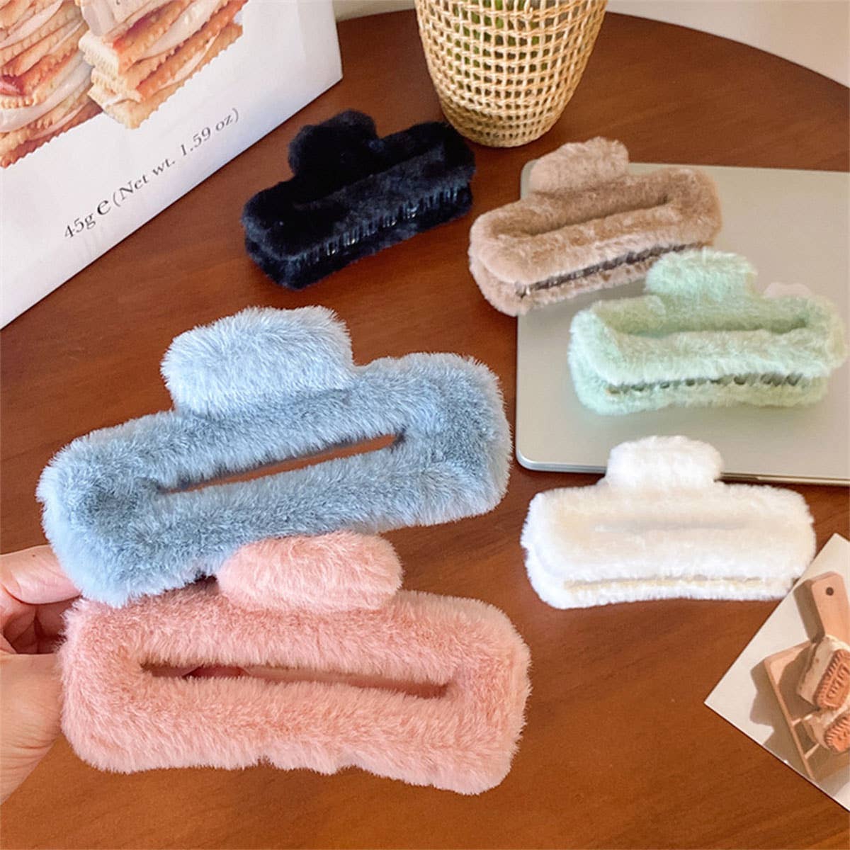 ACCITY - Wholesale Hair Clip - Women's - Faux Rabbit Fur Hair Claw - Elegant Winter Style_CWABE01987