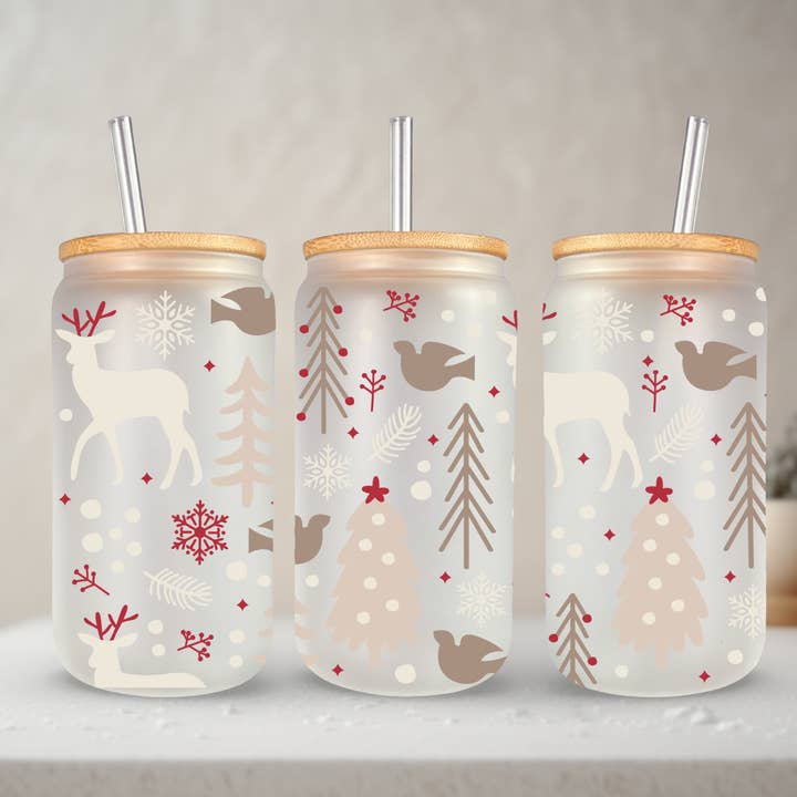 SKS Design Studio - Venta al por mayor Vaso/copa - Winter Magic | Vaso de vidrio de 20 oz con tapa de bambú y pajita