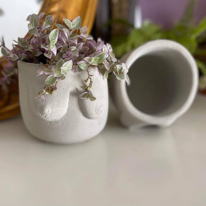 White Boob planter I Concrete boob pot for wholesale on Faire2