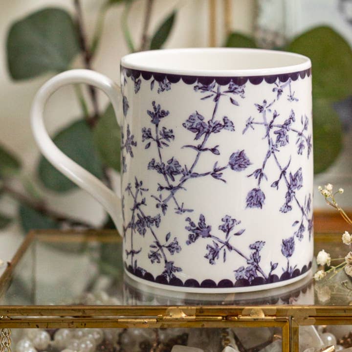 Tasse Château dans une boîte cadeau pour la vente par Toasted Crumpet (We Pay All US Duties & Tariffs)