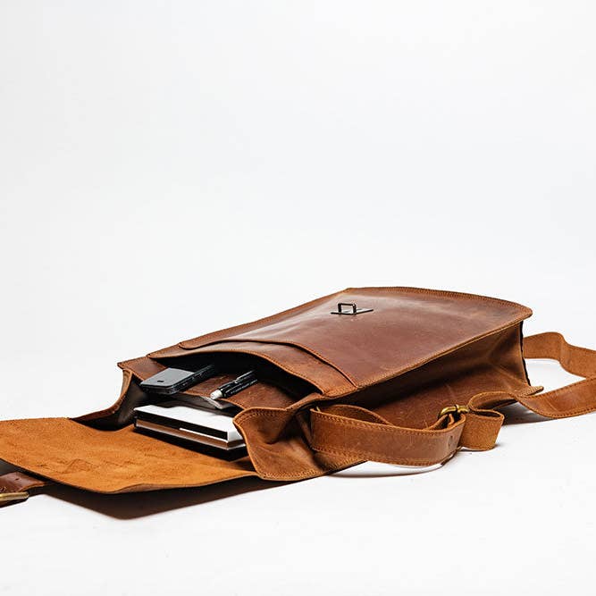 Hides - Venta al por mayor Maletín - Hombre - Bolso de cuero marrón silla minimalista tipo bandolera Montreal5