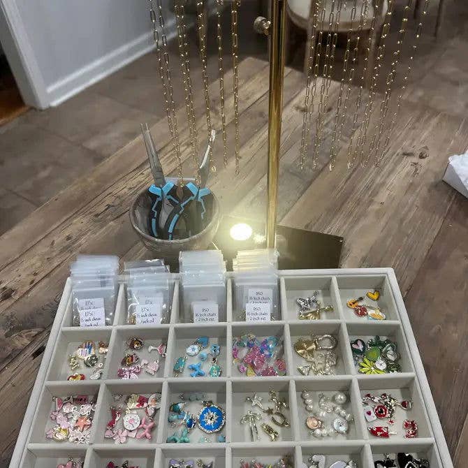 Deep South Originals Inc. – wholesale Jewellery set – Charm Bar Starter Kit – Retail-Ready Display with Trendy Charms1