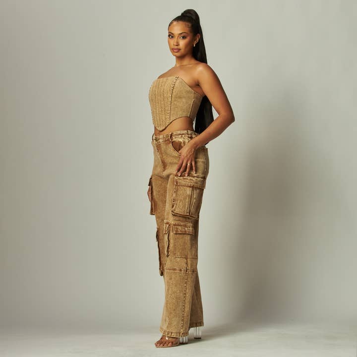 Miss 8 – Engroshandel Top- og buksesæt (IKKE Loungewear) - Dame – Denim sæt med stropløs top og cargo bukser med vidde1