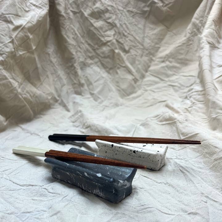 Repose-couverts/baguettes en céramique (ensemble de 6) pour la vente par Olu.T Designs