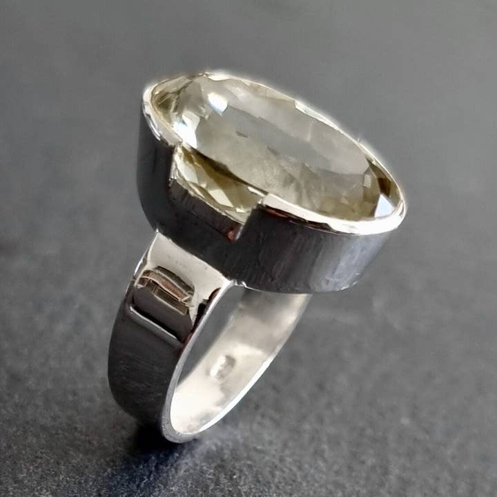 Mistry Gems – Großhandel Cocktail-/Statement-Ring – Designer Großer Ovaler Grüner Amethyst-Ring |925 Sterlingsilber, R1102