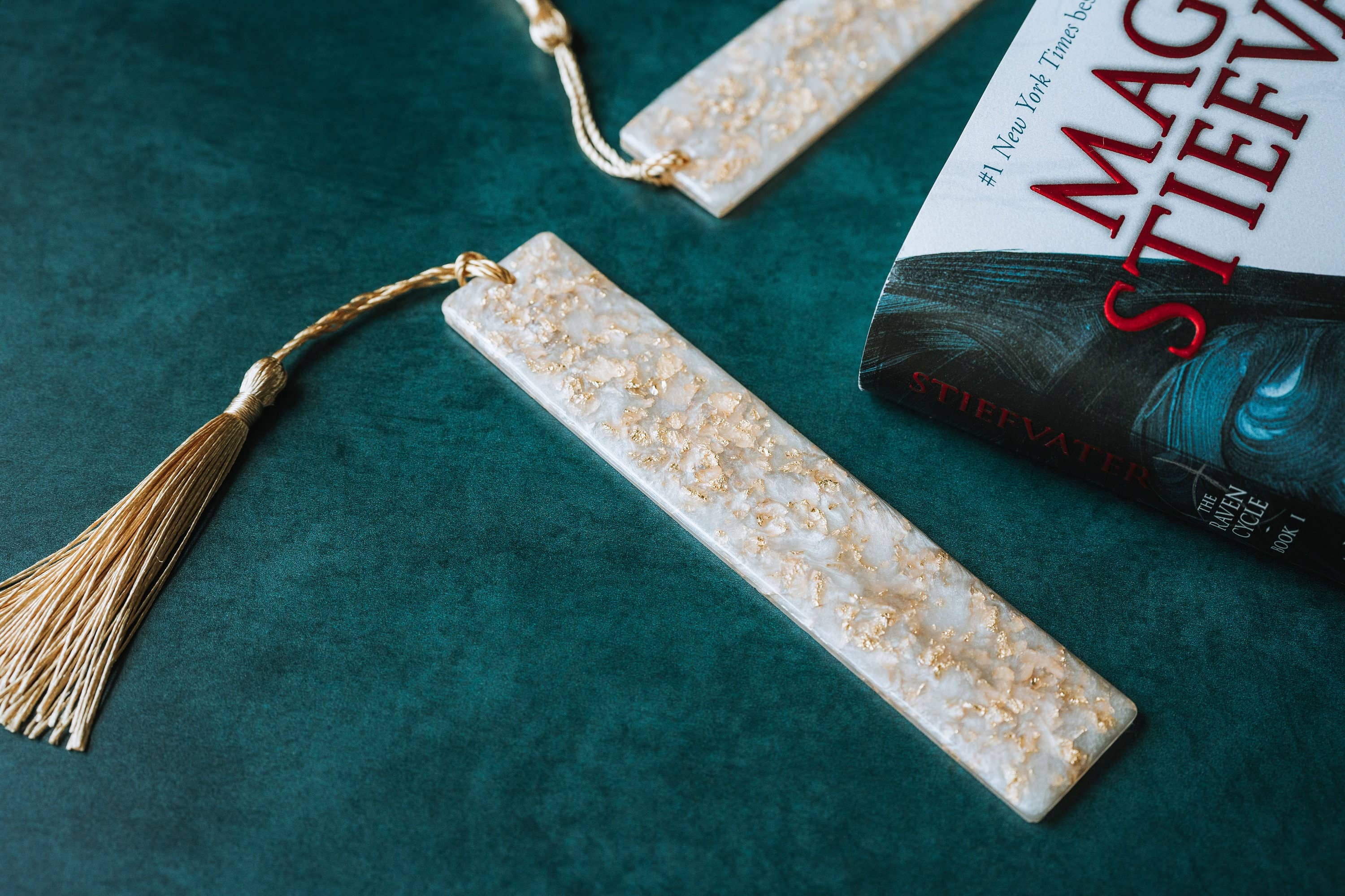 Dège Creative - Wholesale Bookmark - White & Gold Marble Bookmark3