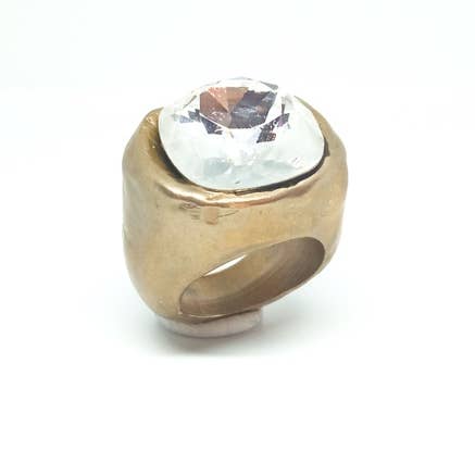 Großer Ring mit Swarovski-Kristall in Kissenschliff für den Großhandel von Thomas Ayers Jewellery