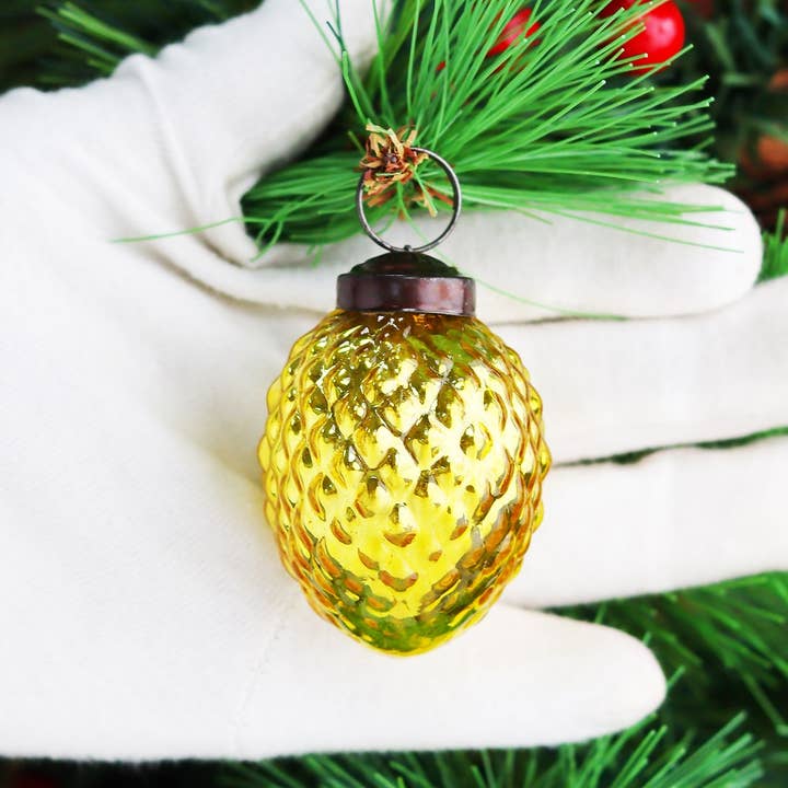 Dourado 60 Decorações de Árvore de Natal de Pinecone Pinecone de Vidro Dourado para venda a revendedores na Faire1