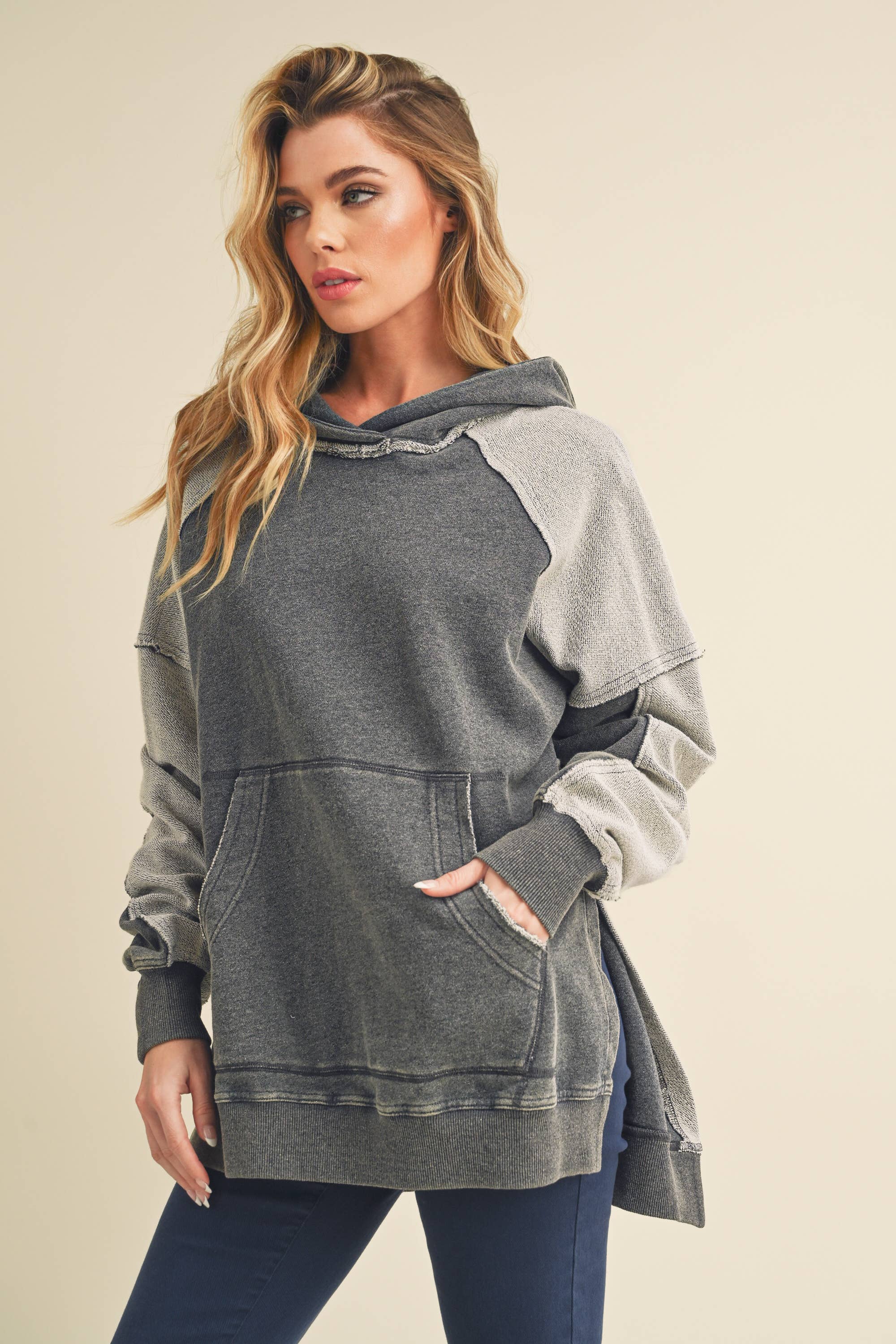 AEMI + CO – wholesale Hoodie – Women's – 966CK Deb Washed Hoodie 524