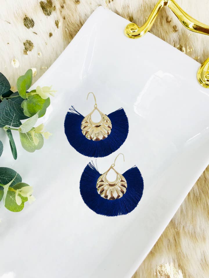 Store Fan formet kvast øreringe - E19-2771 for engroshandel hos Magnolia & Peach Jewelry Boutique, LLC