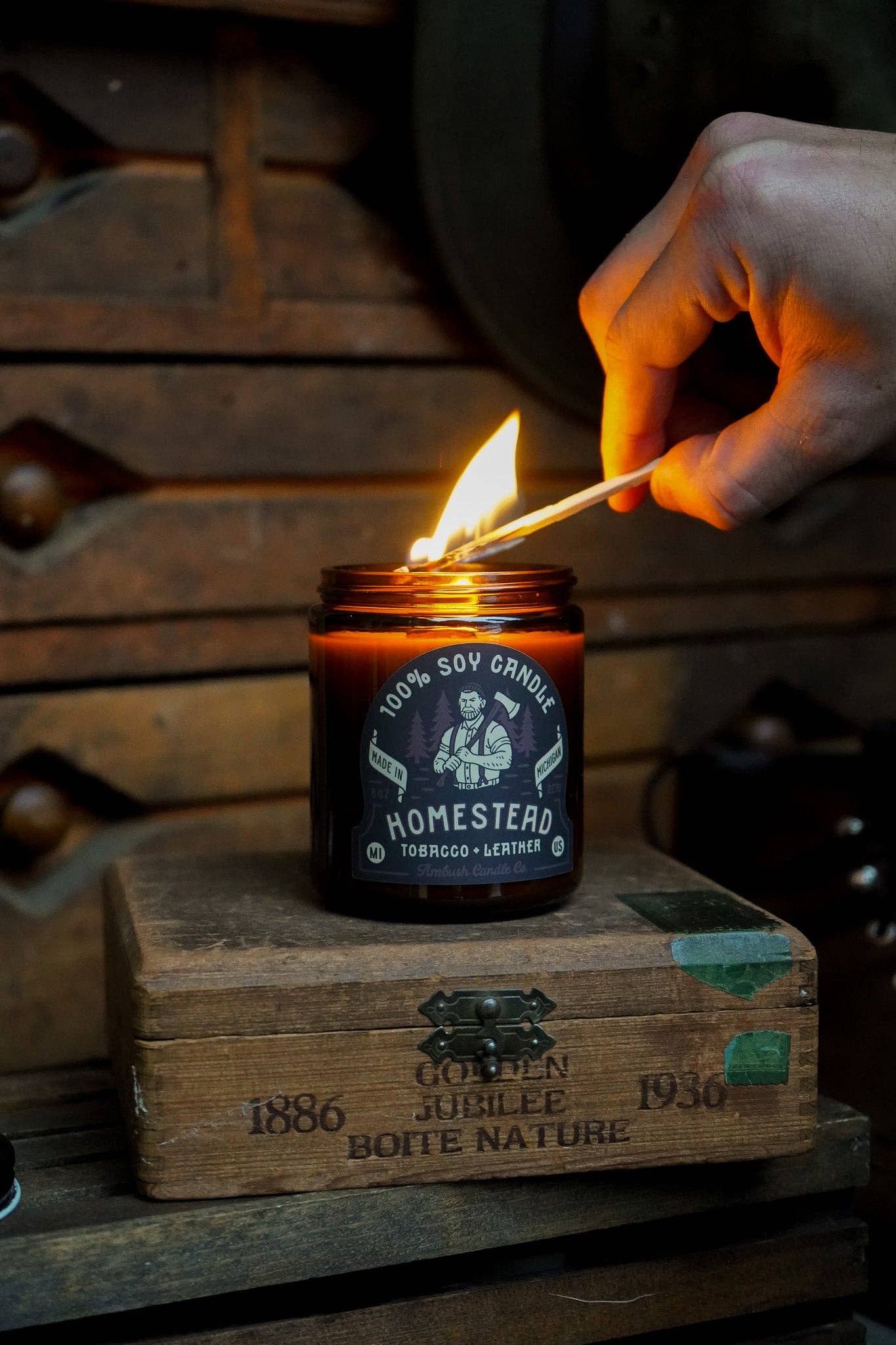Ambush Candle Co. – wholesale Jar/filled candle – Homestead | Tobacco + Leather 8oz Soy Candle8