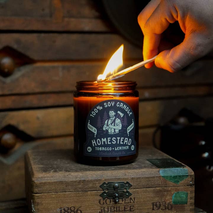 Ambush Candle Co. – wholesale Jar/filled candle – Homestead | Tobacco + Leather 8oz Soy Candle8