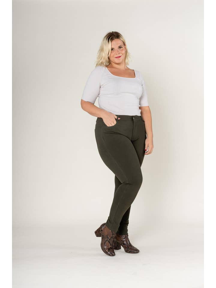 Nina Carter - Wholesale Fashion Leggings - Women's - Curve plus size stretch Legging/Jegging with Zip A0055