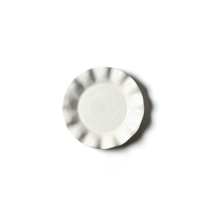 Assiette à salade blanche à volants Signature pour la vente par Coton Colors