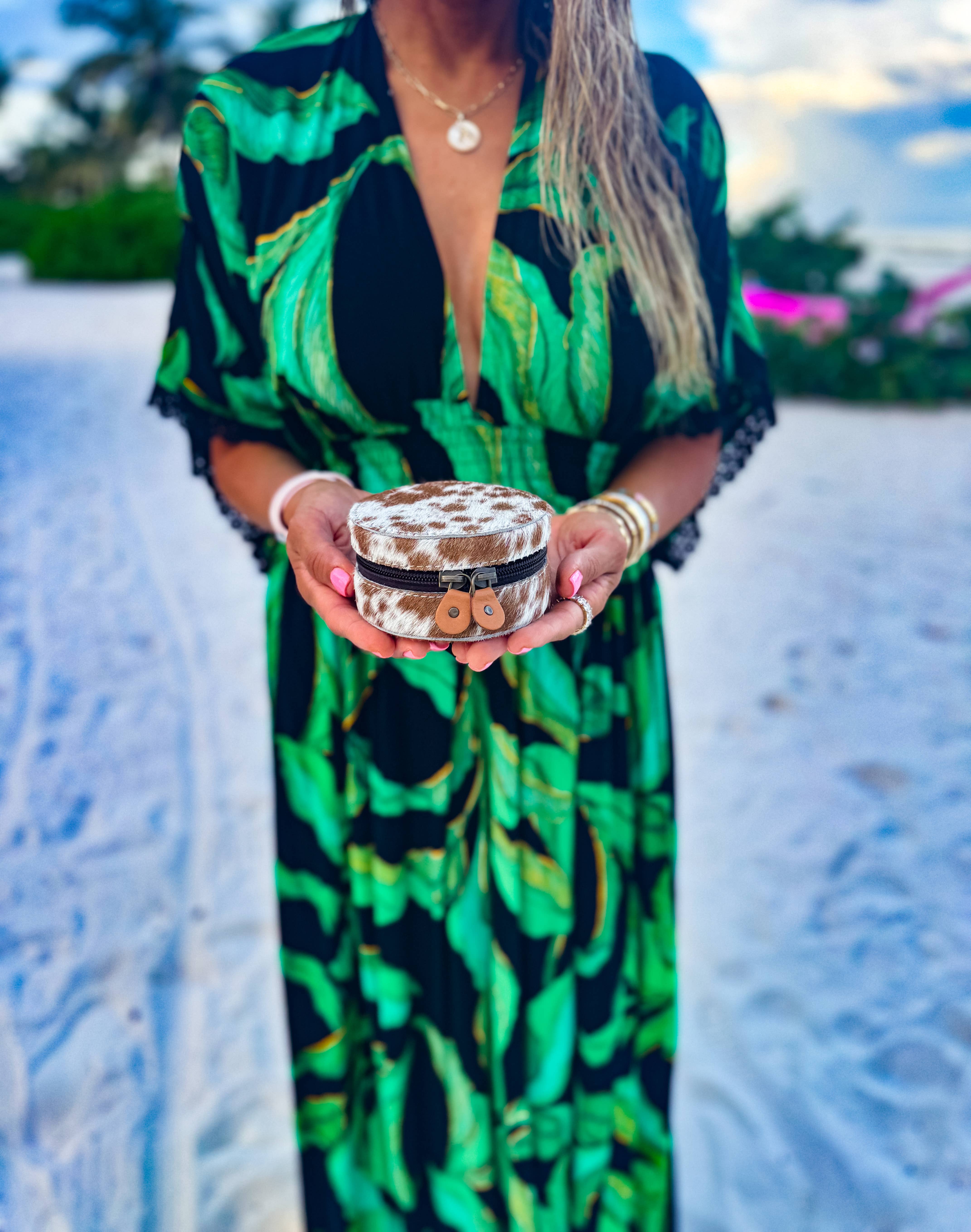 Boho Ranch Shop - Vente Boîte/rangement à bijoux - Boîte à bijoux ronde mini en peau de vache véritable – rangement de voyage style western4