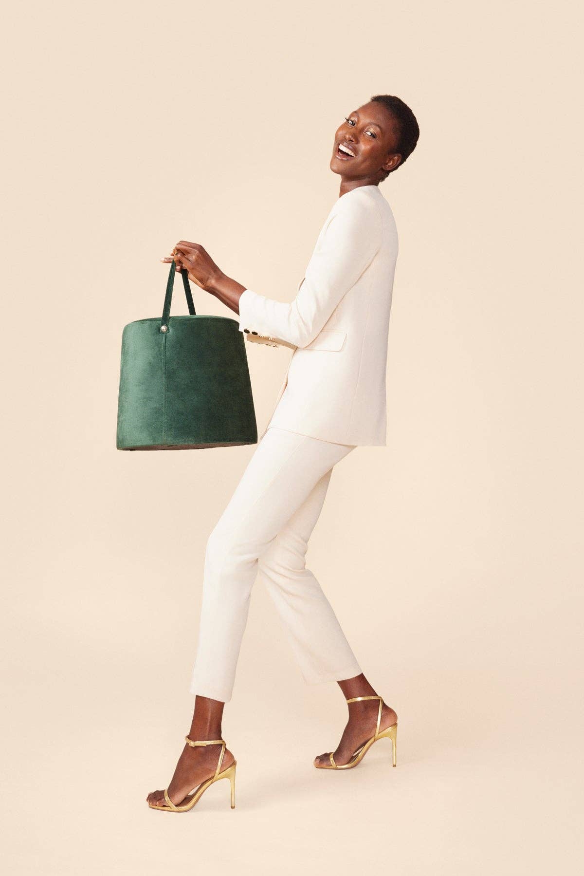 Bruna – Engroshandel Habitjakke – til kvinder – Martha blazerjakke til kvinder med dobbeltradet lukning og guldfarvede knapper5