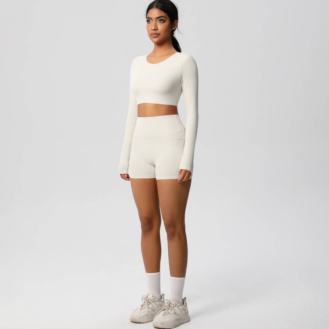 Sodalemon – Engroshandel Activewear-sæt – til kvinder – Kvinder Højtaljet Yogasæt: Langærmet Top + Shorts med Lommer25