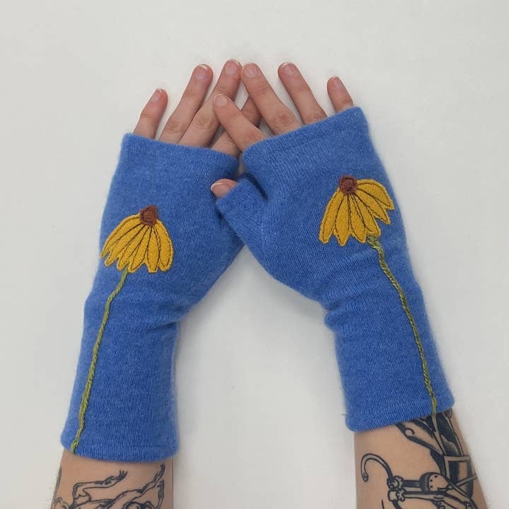 Sardine Clothing Co. - Wholesale Gloves - Women's - Fingerless Cashmere Gloves-Coneflower7