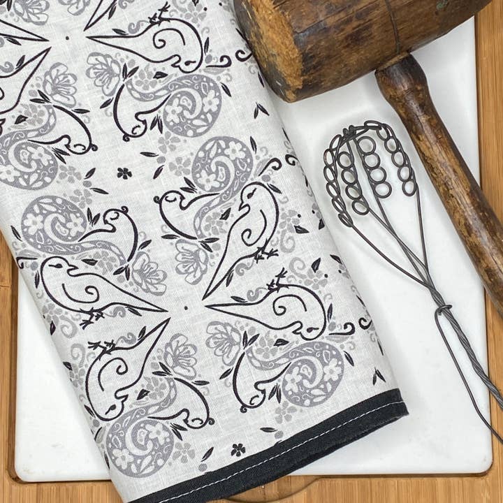 Torchon en lin, Dove Filagree - noir/neutre pour la vente par Cher the Fire