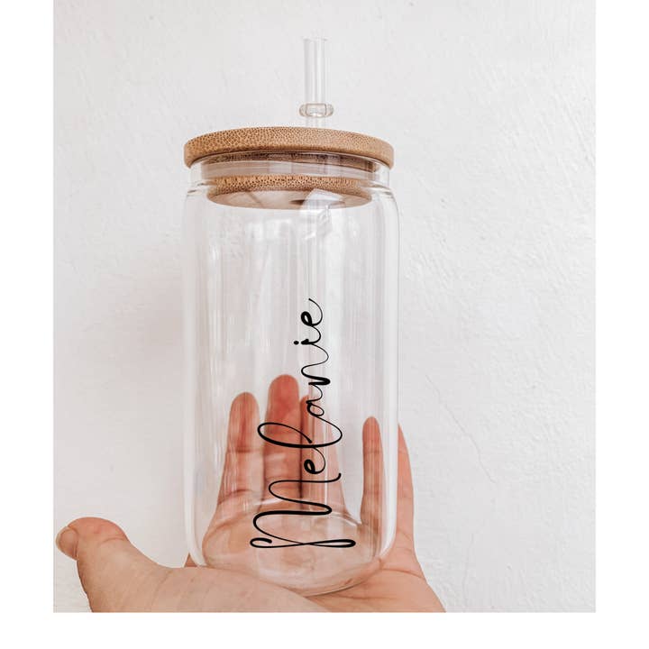 Dottie Wombat – wholesale Drinking glass/cup – Personalised beer can glass with bamboo lid and straw0