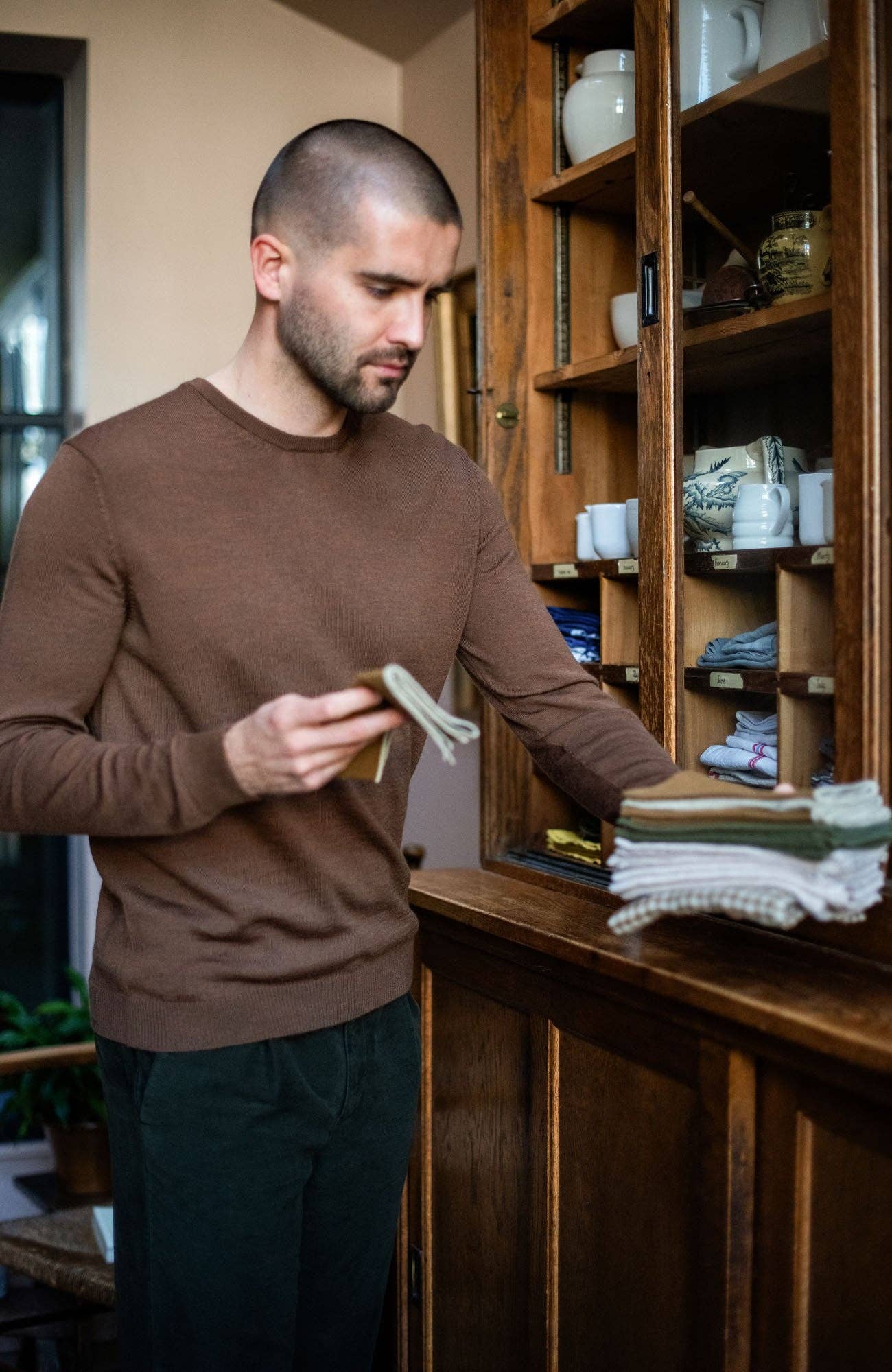 Paul James Knitwear – wholesale Knitted jumper – Men′s – Mens Extra Fine Merino Wool Crew Neck Jumper4