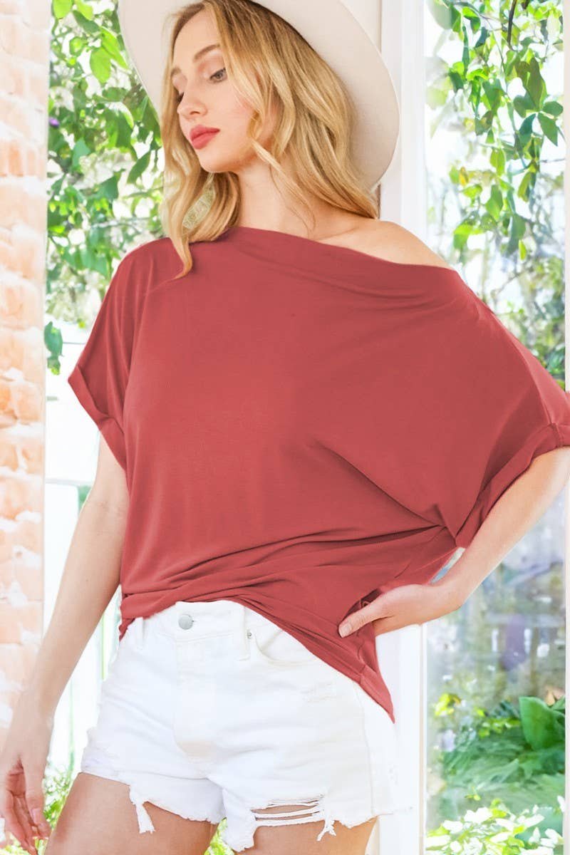 Vine & Love - Vendita all'ingrosso Top in maglia - Donna - Top in maglia oversize a maniche corte con scollo a barca VT3211811