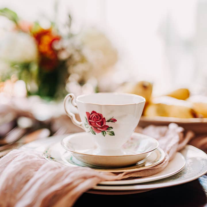 The Delicate Dish - Wholesale Coffee/Tea Cup - Vintage Assorted Teacups & Saucers - Mismatched China