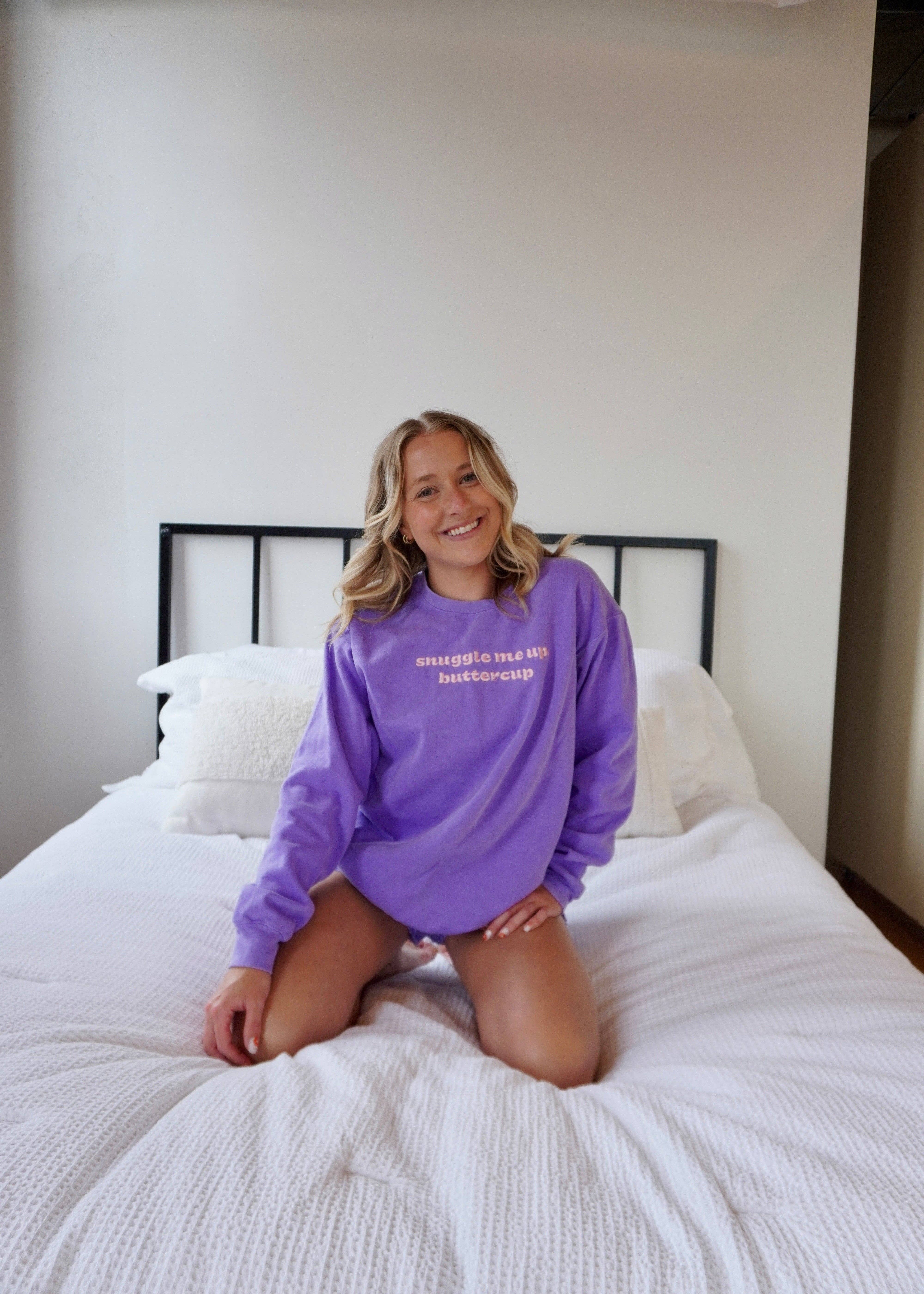 MoSmiles LLC – Engroshandel Sweatshirt - Dame – Snuggle Me Up Buttercup Comfort Colors Crewneck0