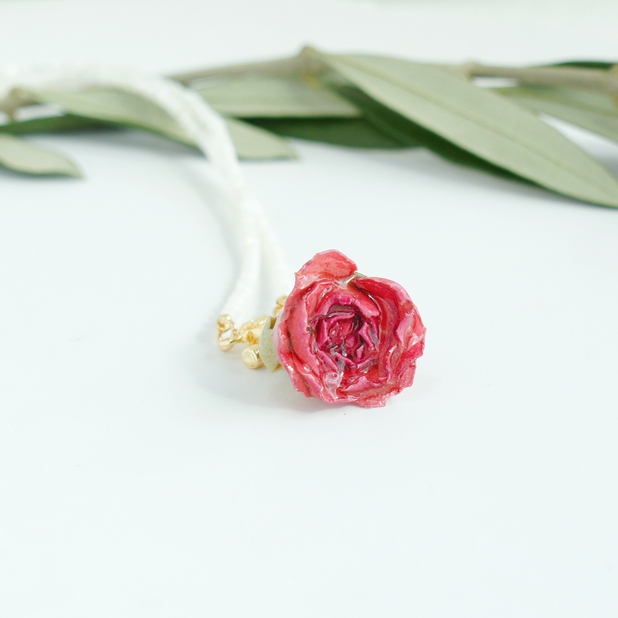 I'MMANY London – wholesale Pendant/charm necklace – *REAL FLOWER* Bella Rosa Mother of Pearl Necklace with Pink Rosebud and Green Crystal4