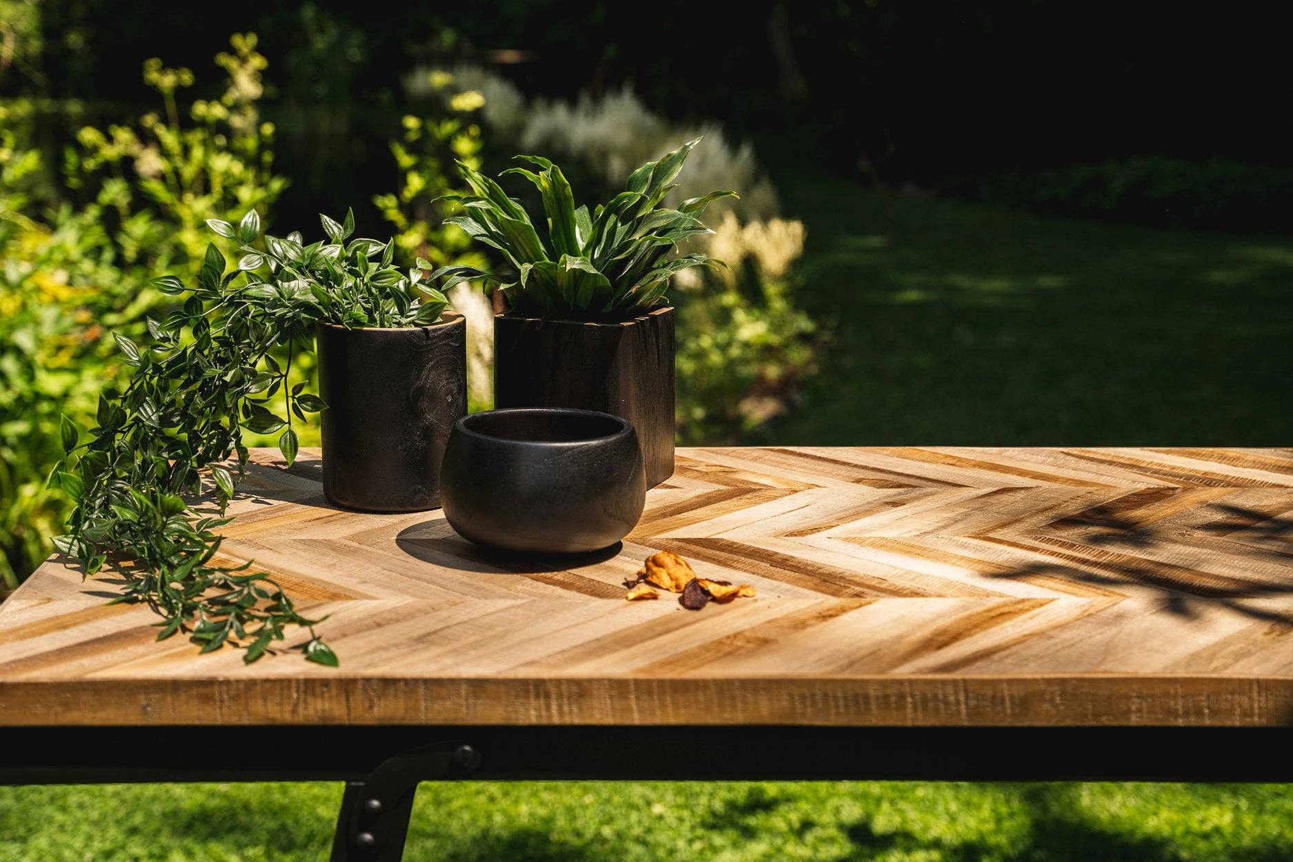 Bazar Bizar Living - Vendita all'ingrosso Ciotole/Piatti decorativi - Ciotola nera Bondi in legno di teak3