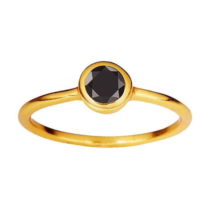 Bague en plaqué or avec onyx noir pour la vente par Juulry