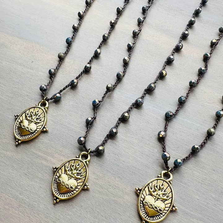 Mitternachtstraum des Heiligen Herzens gehäkelte Kristallkette für den Großhandel von Twist Style