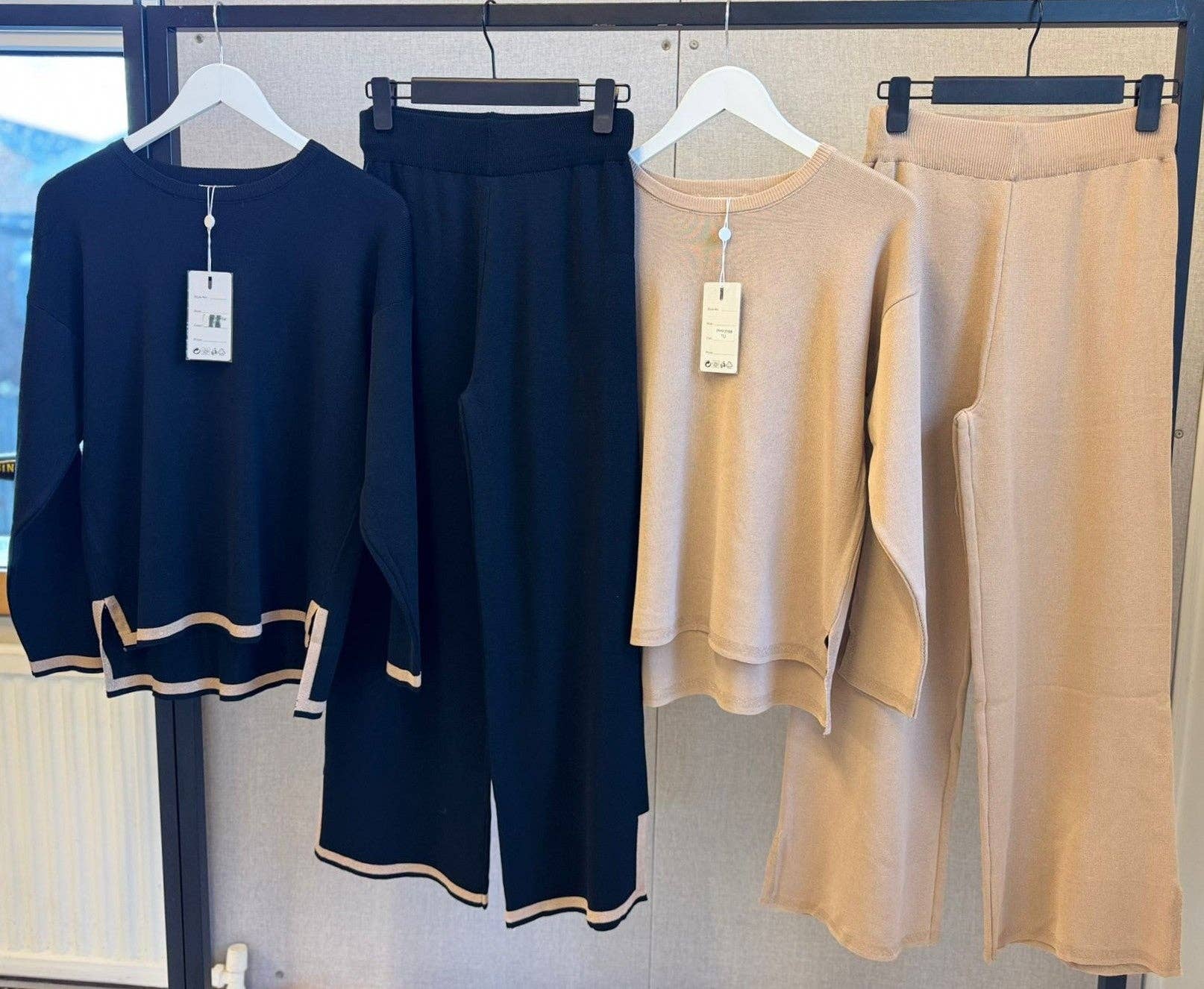 ANGELEYE – wholesale Top & pants set (NOT Loungewear) – Women's – Black Knit Co-ords with Beige Border1