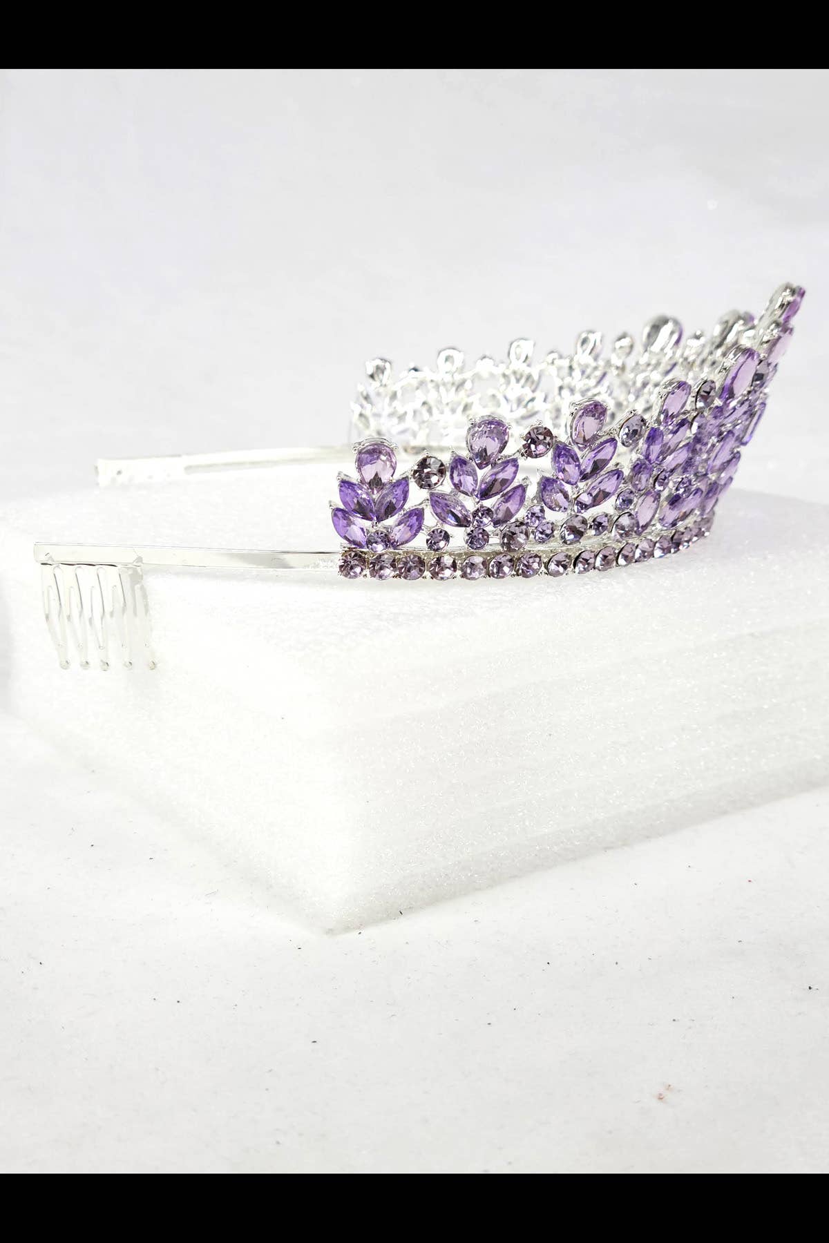 Chicas - Wholesale Tiara - Women's - Metal tiara with jewel rhinestones, one size fits all HT97118