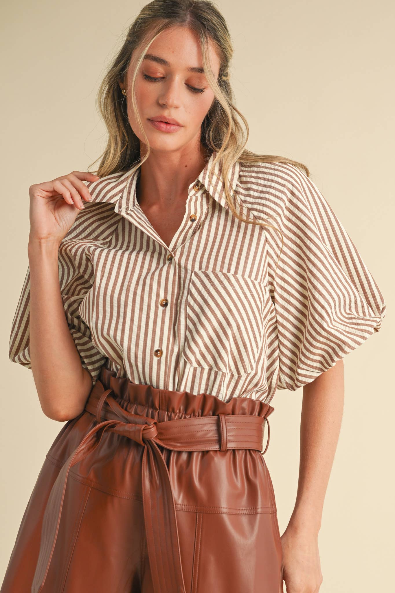 &MERCI – Engroshandel Skjorte med buttondown – til kvinder – STRIBET BOBLEÆRME KNAPNED TOP MTP332941