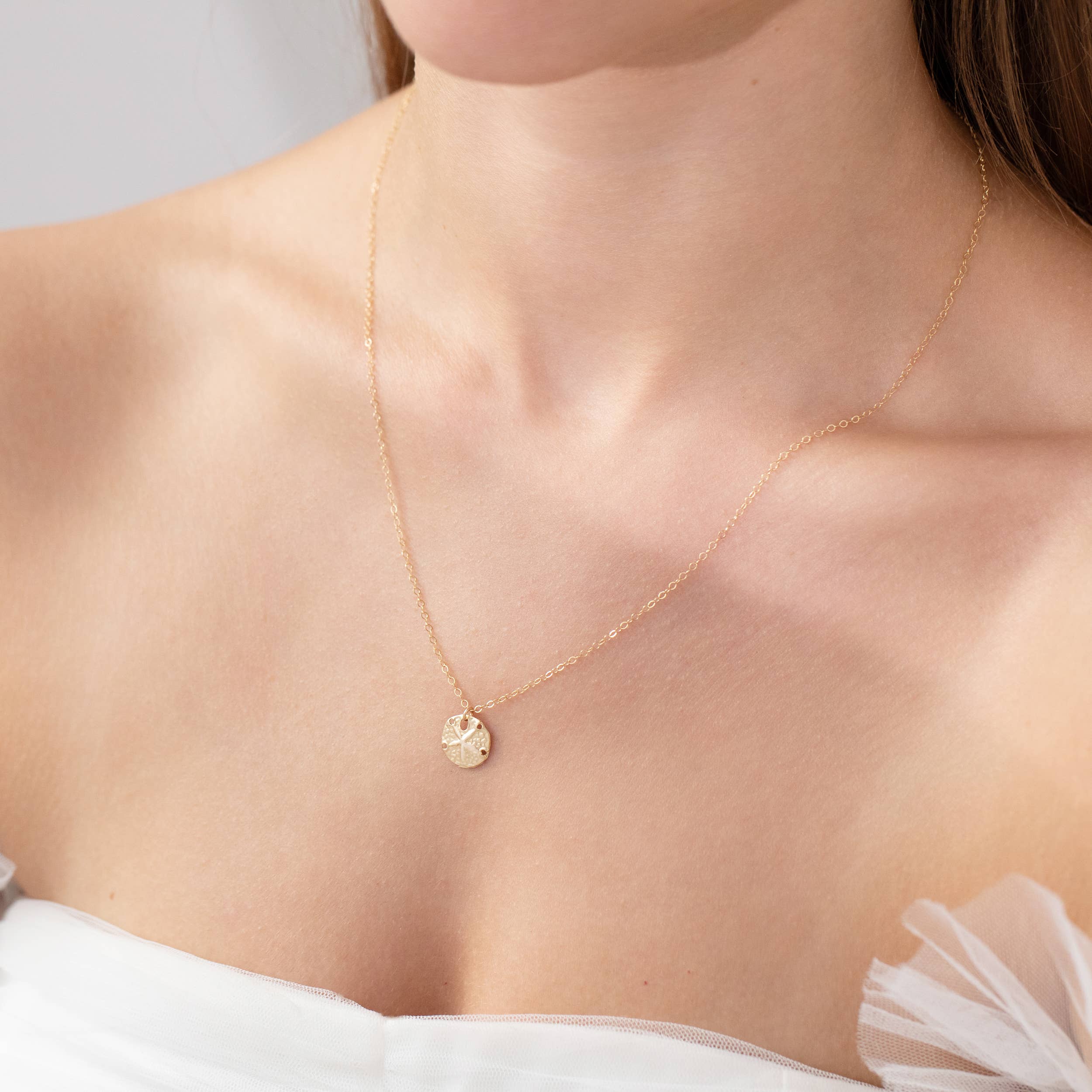 Thira Jewelry - Vente Colliers à pendentif - Collier Dollar Sable Doré1