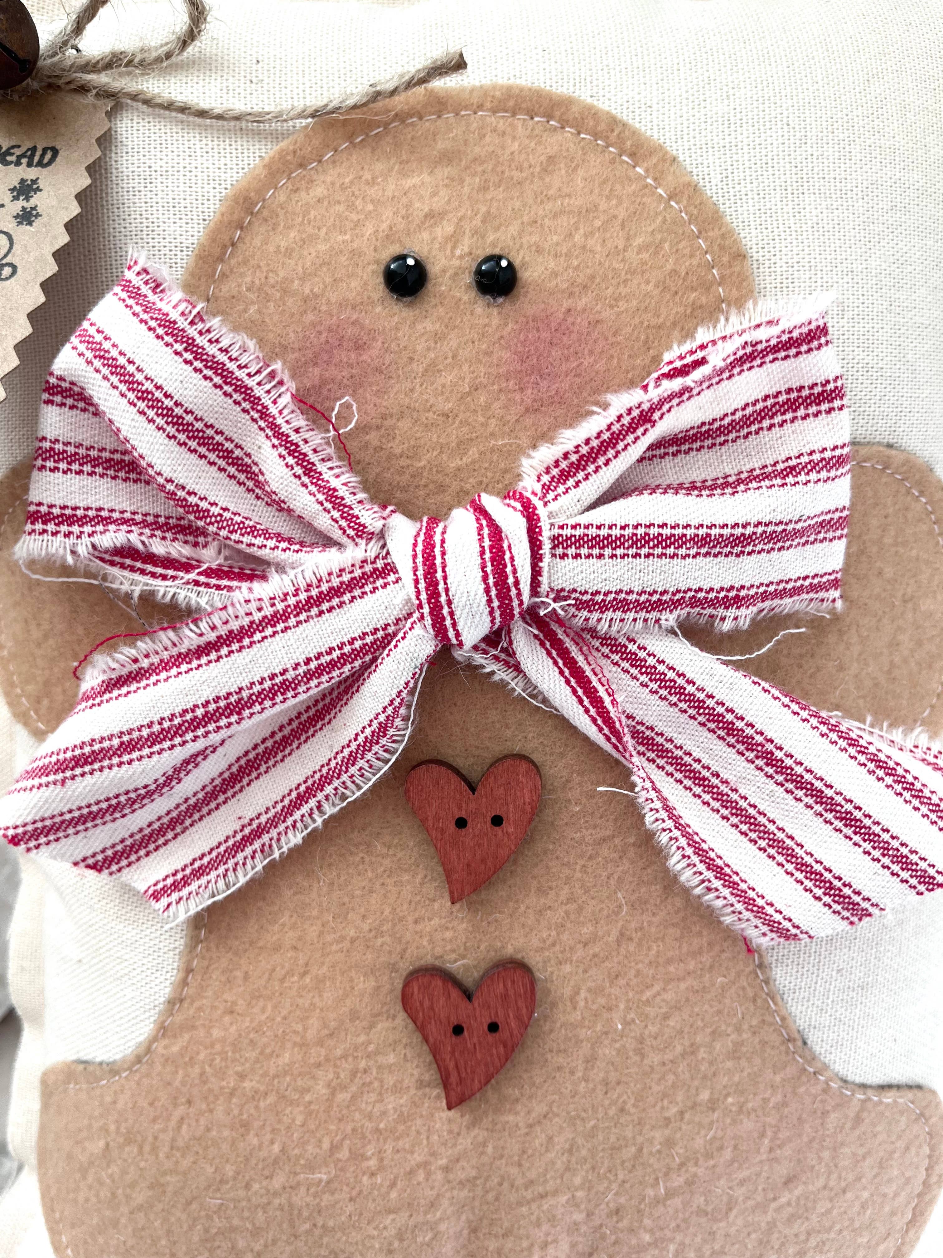 Kate + Em – wholesale Christmas decoration – Primitive Gingerbread Decorative Pillow - 10 Options7