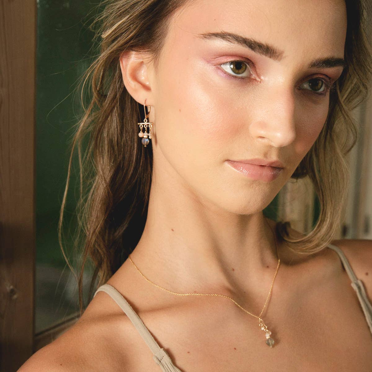 Freshie & Zero – wholesale Pendant/charm necklace – Chloe Labradorite Drop Handmade Necklace Gold Filled2