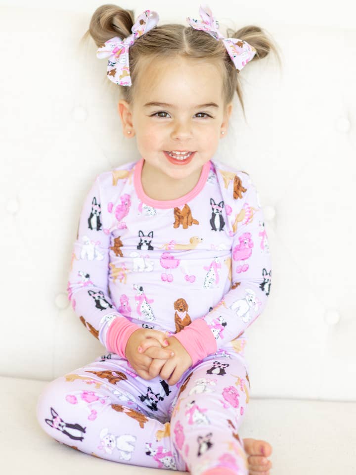 Pastellwelpen Zweiteiliges Schlafanzug-Set für den Großhandel von The Honey Bows