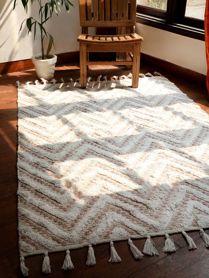 Tapis tissé à la main - Rose et blanc pour la vente par Indigo Sutra