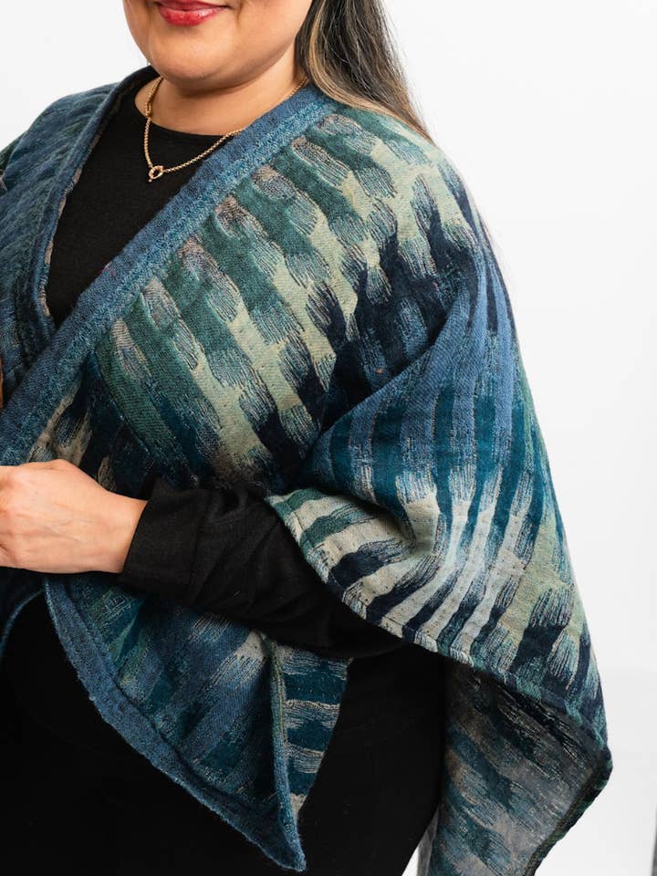 515/Cape Poncho~Bleu Maroc pour la vente par In Style Scarves