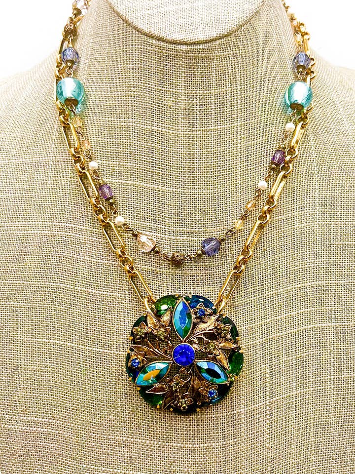 Collana con spilla vintage per la vendita all'ingrosso da parte di River Lea Jewels