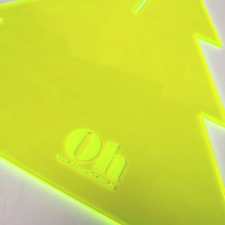 Oh It's Perfect - Wholesale Christmas decoration - Acrylic Christmas Tree With Star - 10 Inch2