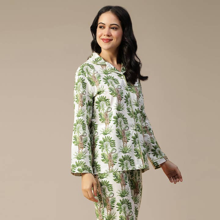 Ensemble de pyjama léopard pour la vente par Mahogany