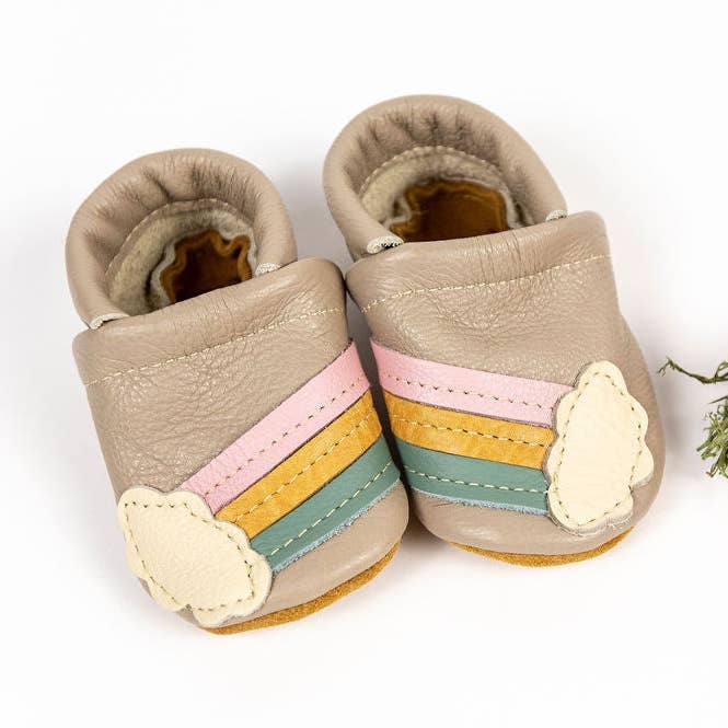 Arco-íris em Sapatos de Couro Bege Moccs para Bebé e Criança por atacado de Starry Knight Design