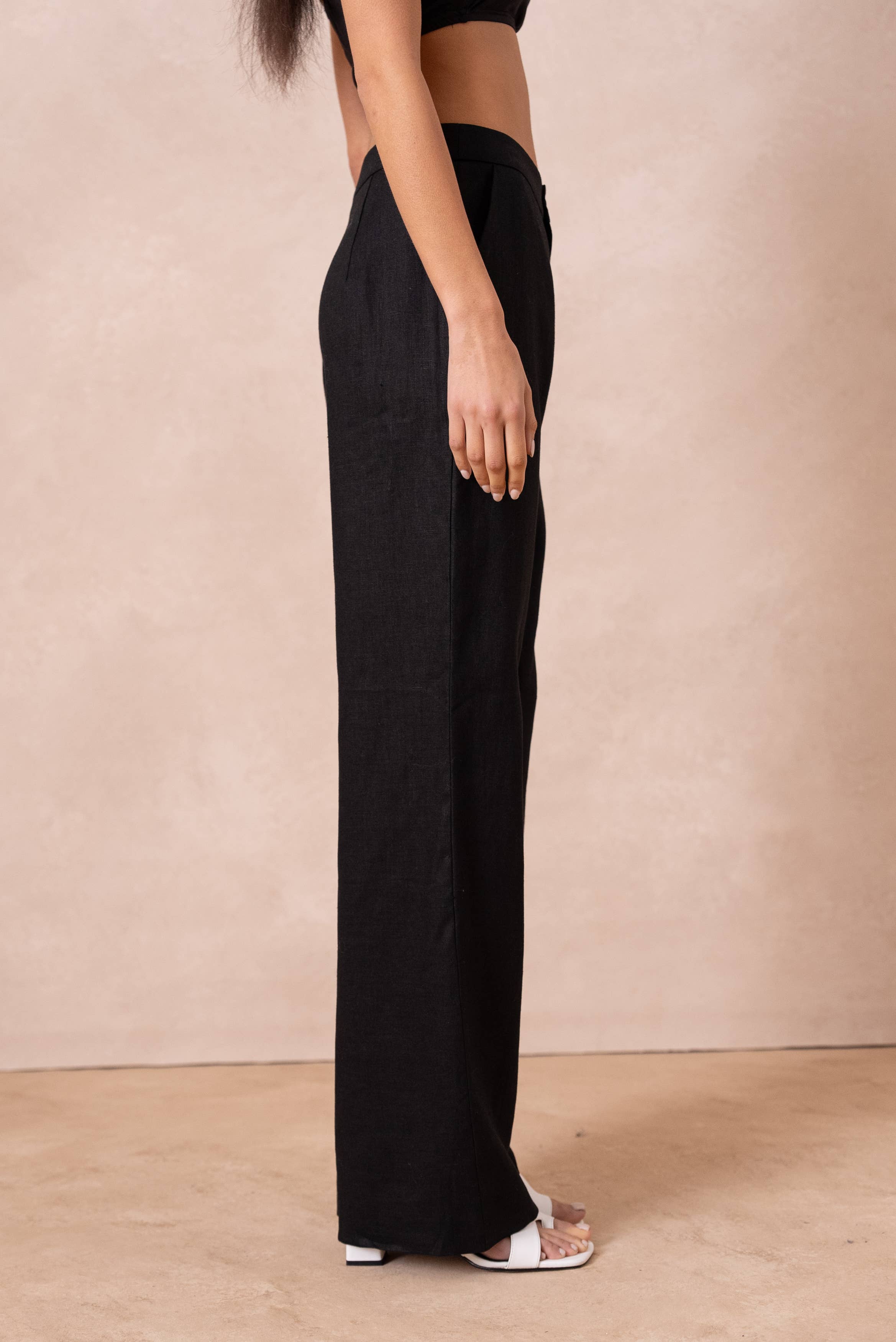 Attentif Paris - Wholesale Pants - Women's - [Linen] Plain straight trousers in premium quality linen35