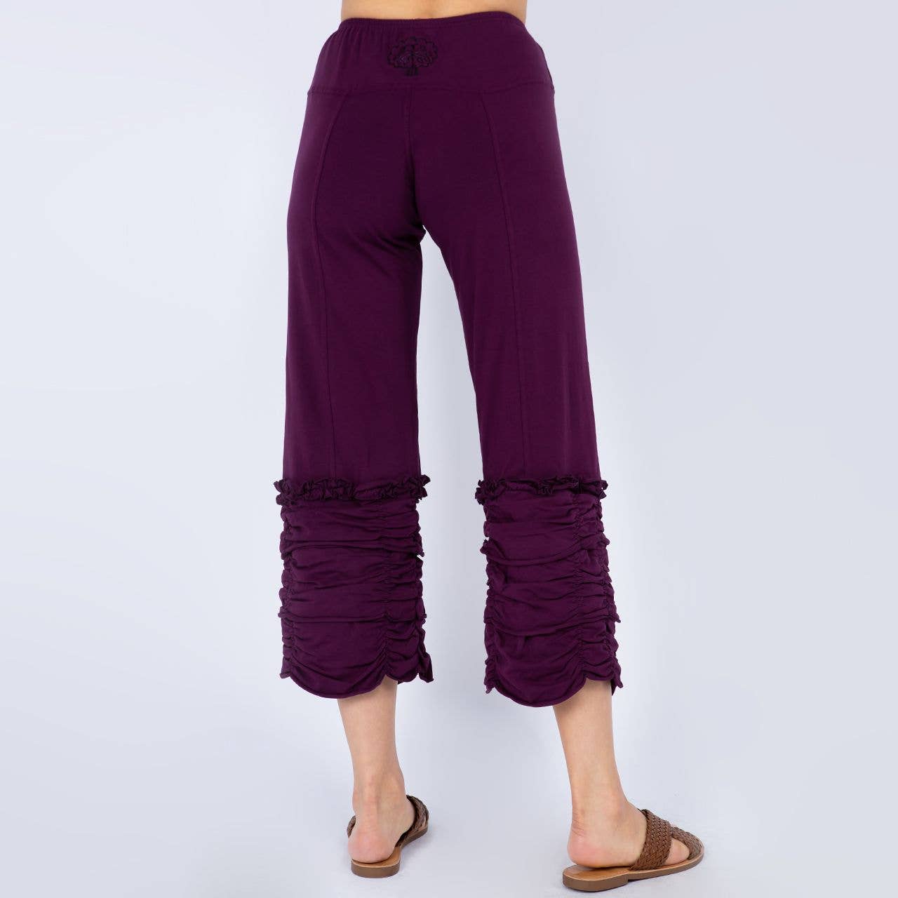 Avatar Imports LLC – wholesale Byxor - Dam – Bomull/Lycra 3/4 Längd Ruffle Byxor3